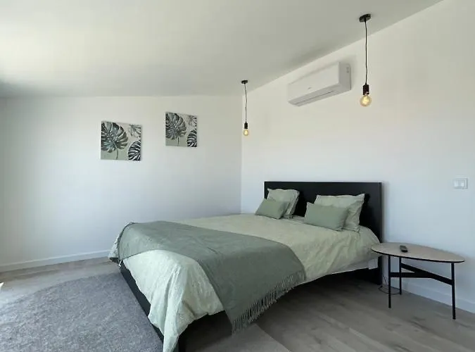 בית הארחה Paraiso Do Sitio 2 נאזרה